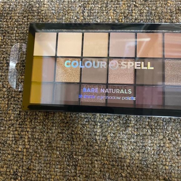 18 shade eyeshadow palette bare naturals - Picture 3 of 8